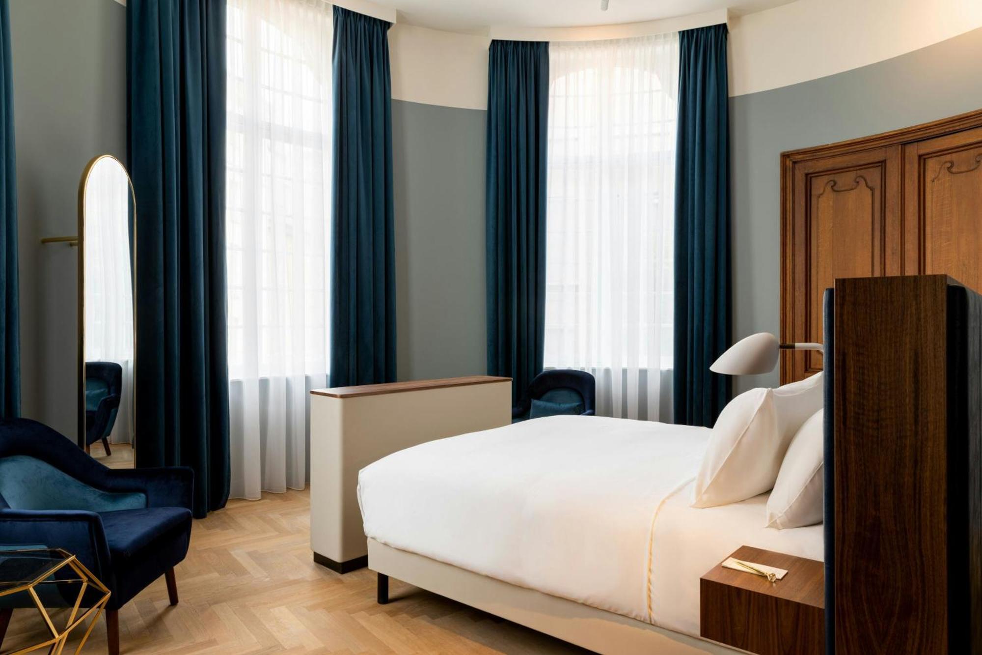 Sapphire House Antwerp, Autograph Collection By Marriott Ξενοδοχείο Εξωτερικό φωτογραφία A bedroom at the hotel