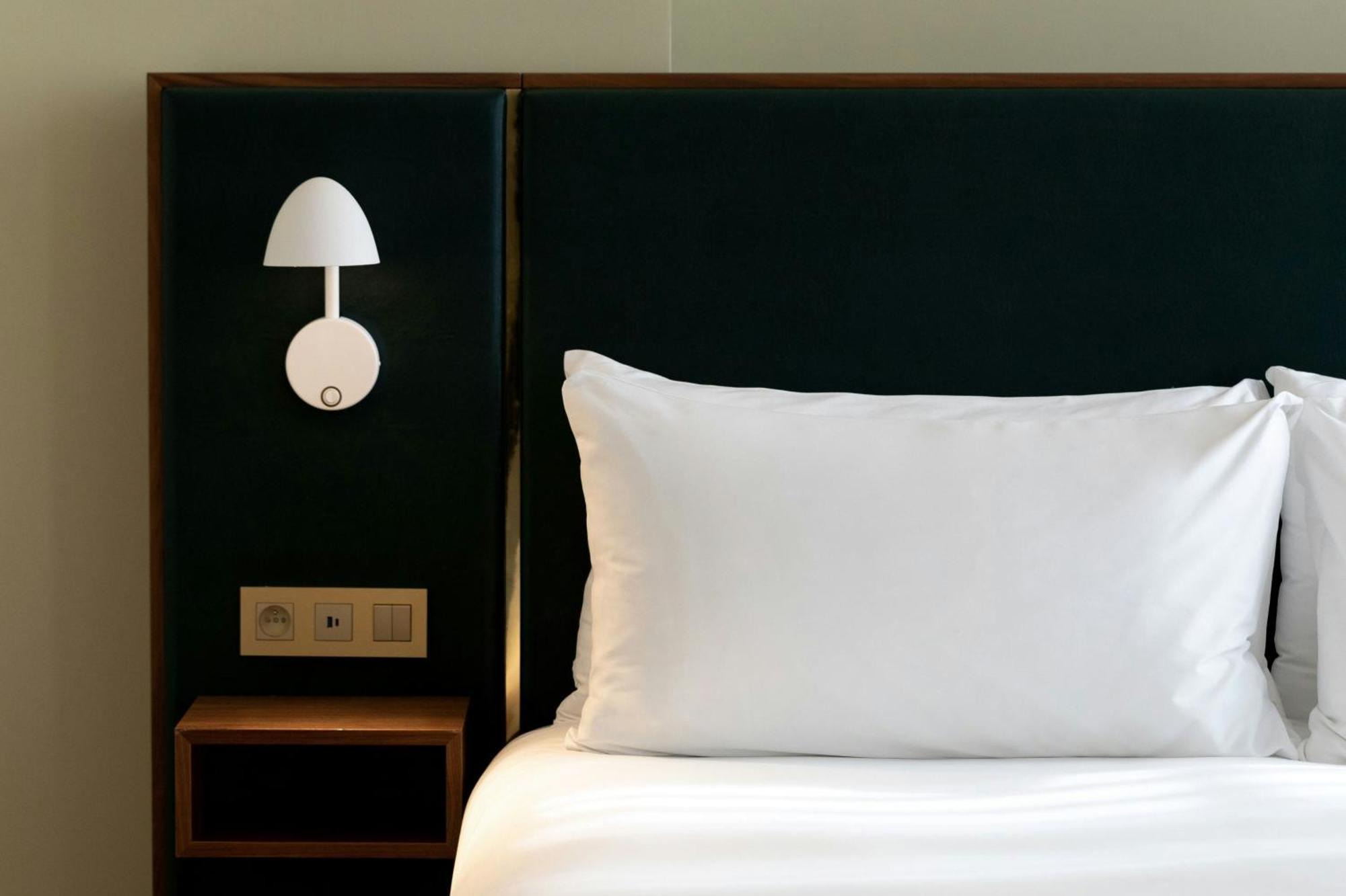 Sapphire House Antwerp, Autograph Collection By Marriott Ξενοδοχείο Εξωτερικό φωτογραφία A pillow
