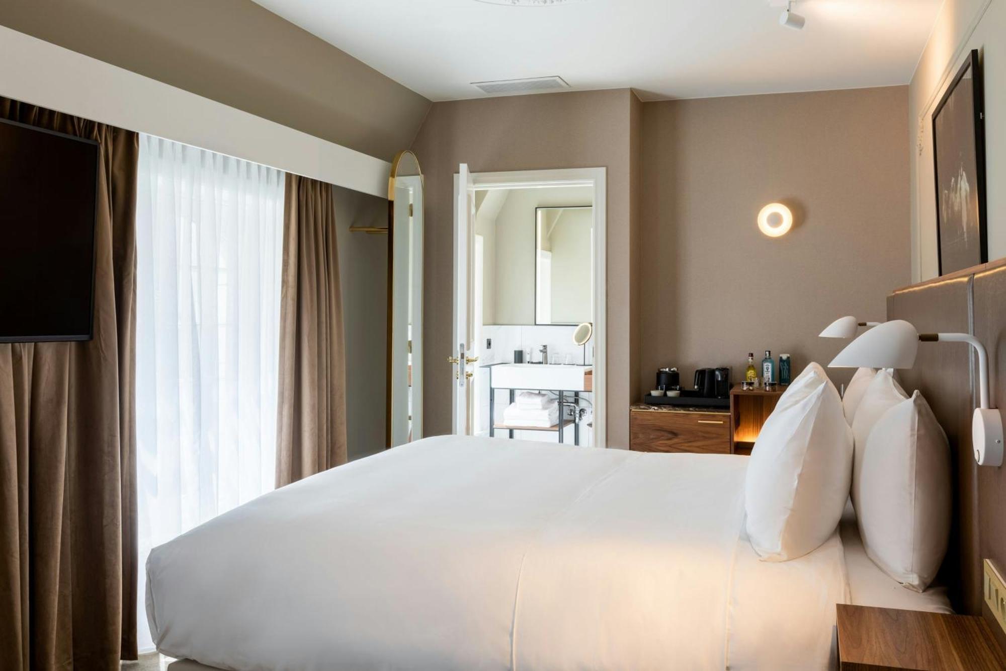 Sapphire House Antwerp, Autograph Collection By Marriott Ξενοδοχείο Εξωτερικό φωτογραφία A room at the hotel